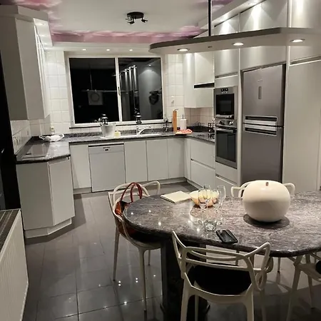 Fabry 28-appartement Spacieux 2 Chambres بيت ضيافة *